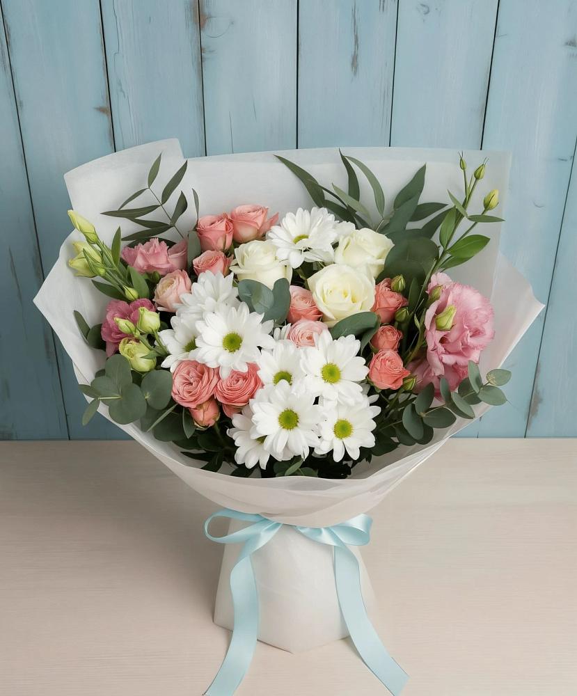 Букет цветов из: Розы, Лизиантусы и Хризантемы в Жучки