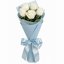 Букет 5 Белых роз Проуд в Жучки