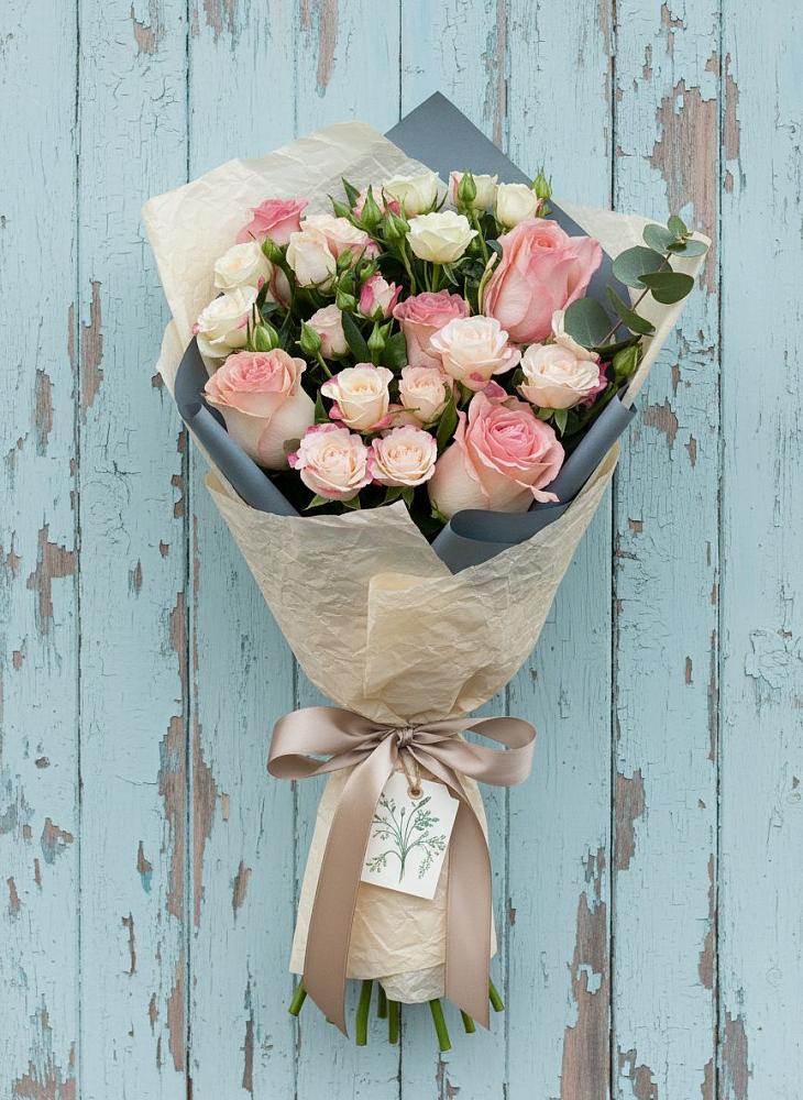 Букет цветов из: Розы в Жучки