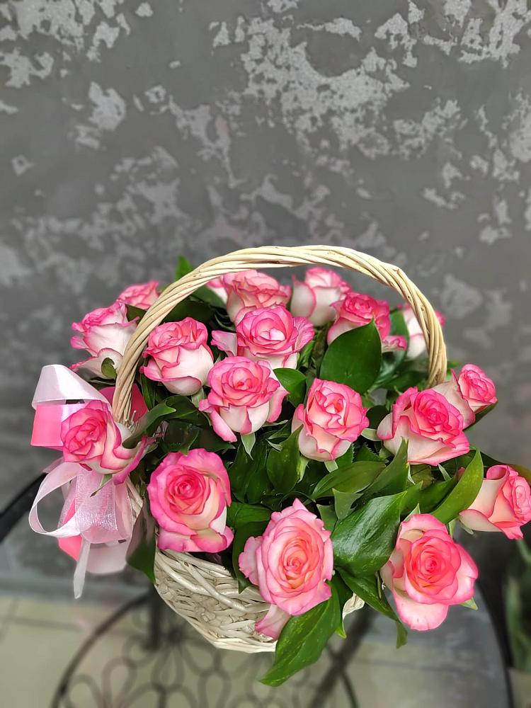 Цветочная композиция из Розы в корзине в Жучки