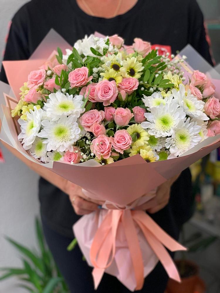 Букет цветов из: Розы и Хризантемы в Жучки