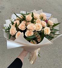 Букет Кремовые розы Латте в Жучки