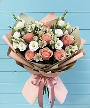 Букет цветов из:  Розы, Альстромерии и Лизиантусы в Жучки