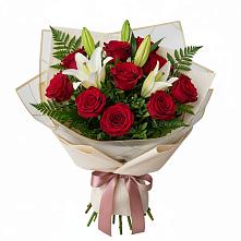 Букет цветов из:  Лилии и Розы в Жучки