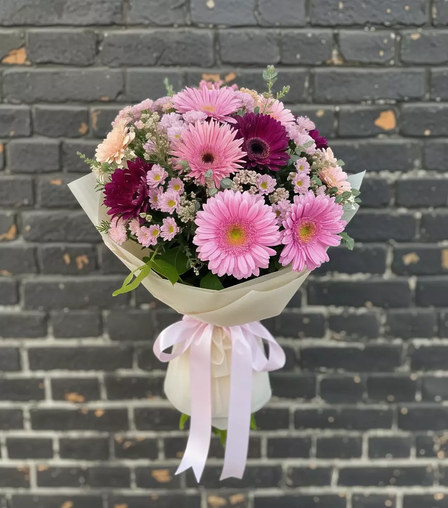 Букет цветов из: Герберы и Хризантемы в Жучки