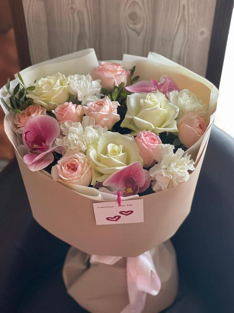 Букет цветов из: Орхидеи, Розы и Гвоздики в Жучки