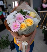 Букет цветов из:  Герберы, Розы и Хризантемы в Жучки