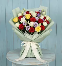 Букет цветов из:  Розы в Жучки