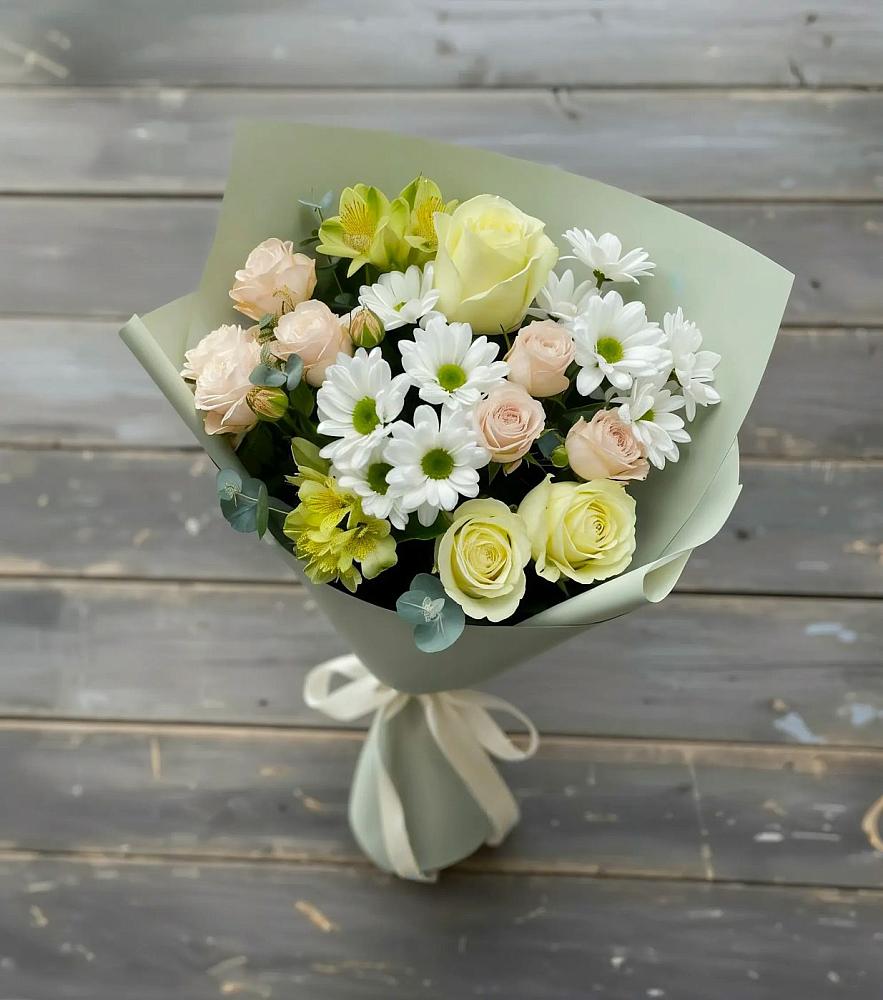 Букет цветов из: Альстромерии, Розы и Хризантемы в Жучки