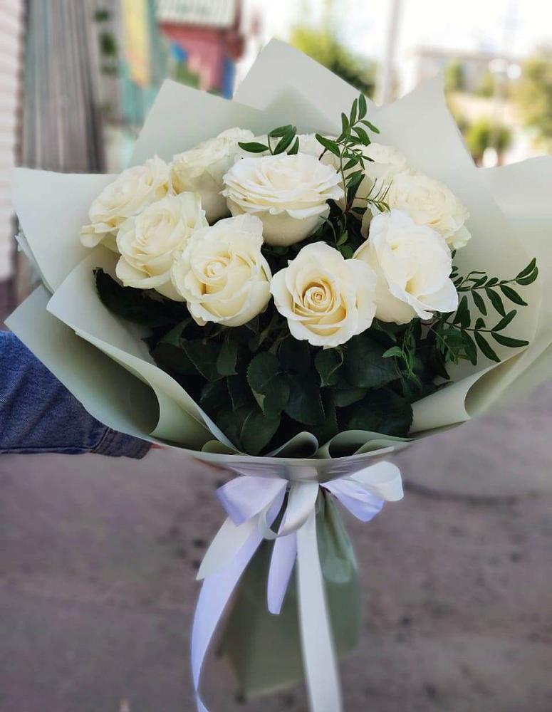 Букет Белые розы Проуд в Жучки
