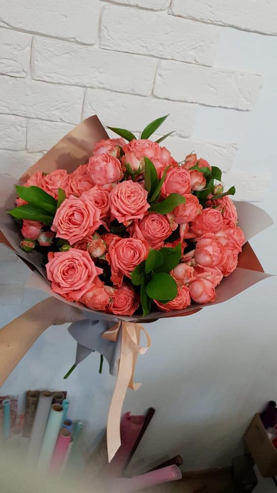 Букет цветов из: Розы в Жучки