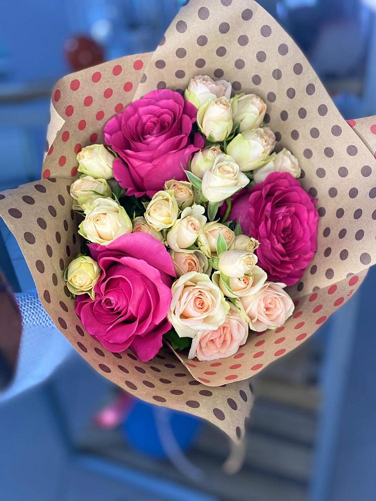 Букет цветов из: Розы в Жучки