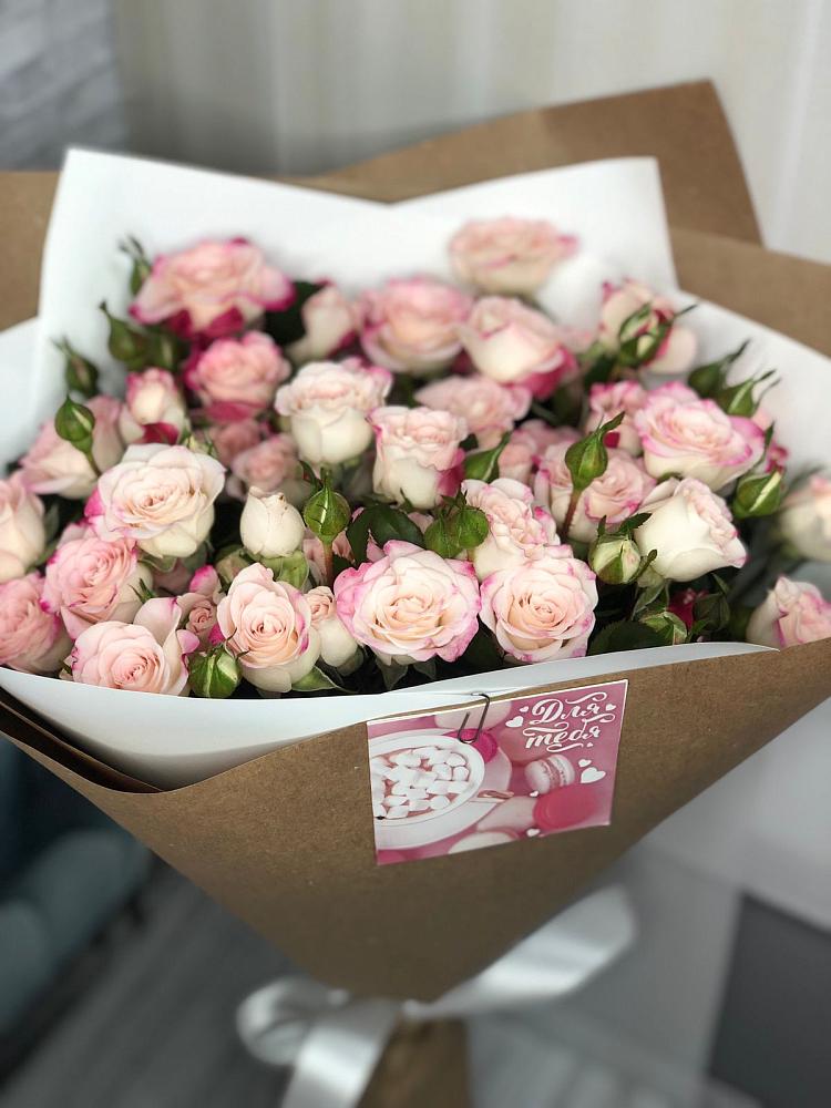 Букет цветов из: Розы в Жучки