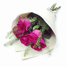 Букет цветов из:  Розы в Жучки