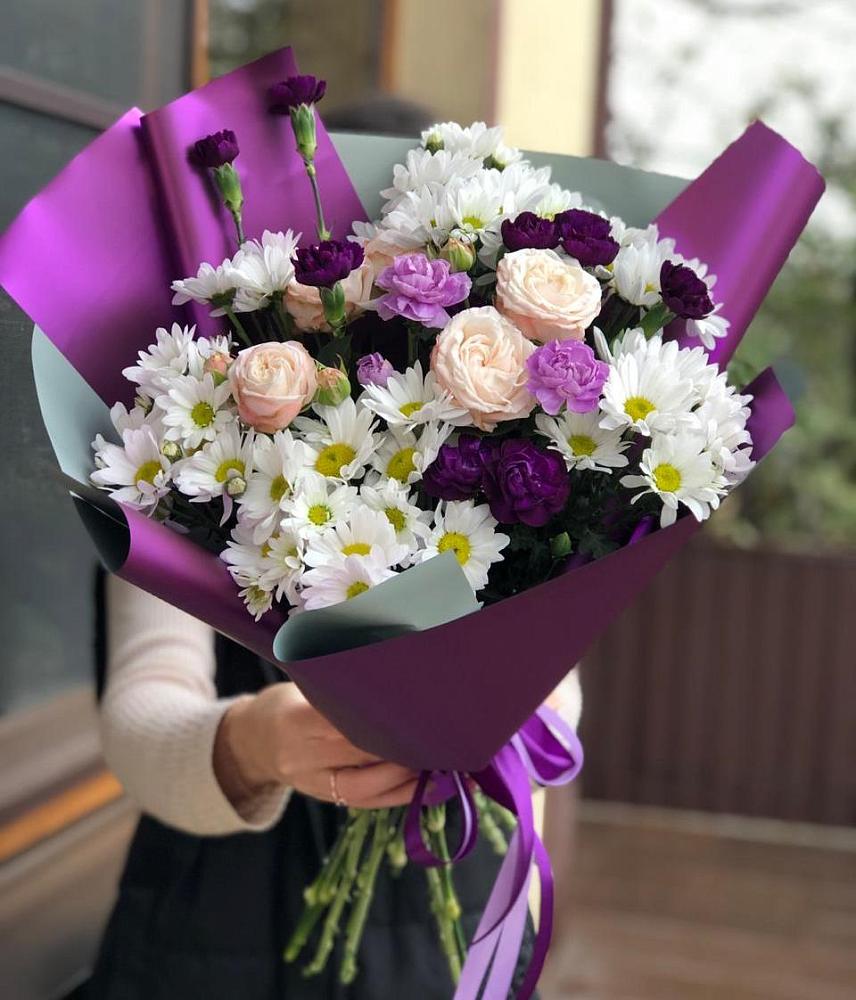 Букет цветов из: Хризантемы, Гвоздики и Розы в Жучки