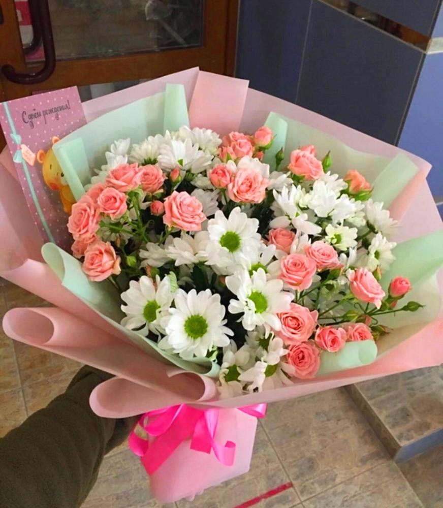 Букет цветов из: Розы и Хризантемы в Жучки