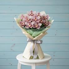 Букет цветов из:  Орхидеи и Розы в Жучки