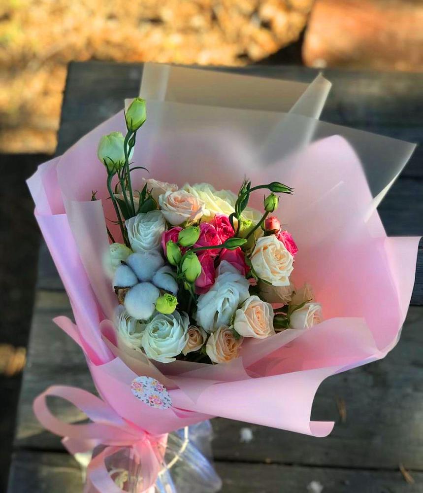 Букет цветов из: Розы и Лизиантусы в Жучки