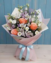 Букет цветов из:  Лизиантусы, Розы, Альстромерии и Гипсофила #REPLACE_PRED# Жучки