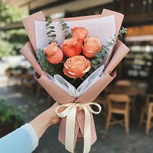 Букет цветов из:  Розы в Жучки