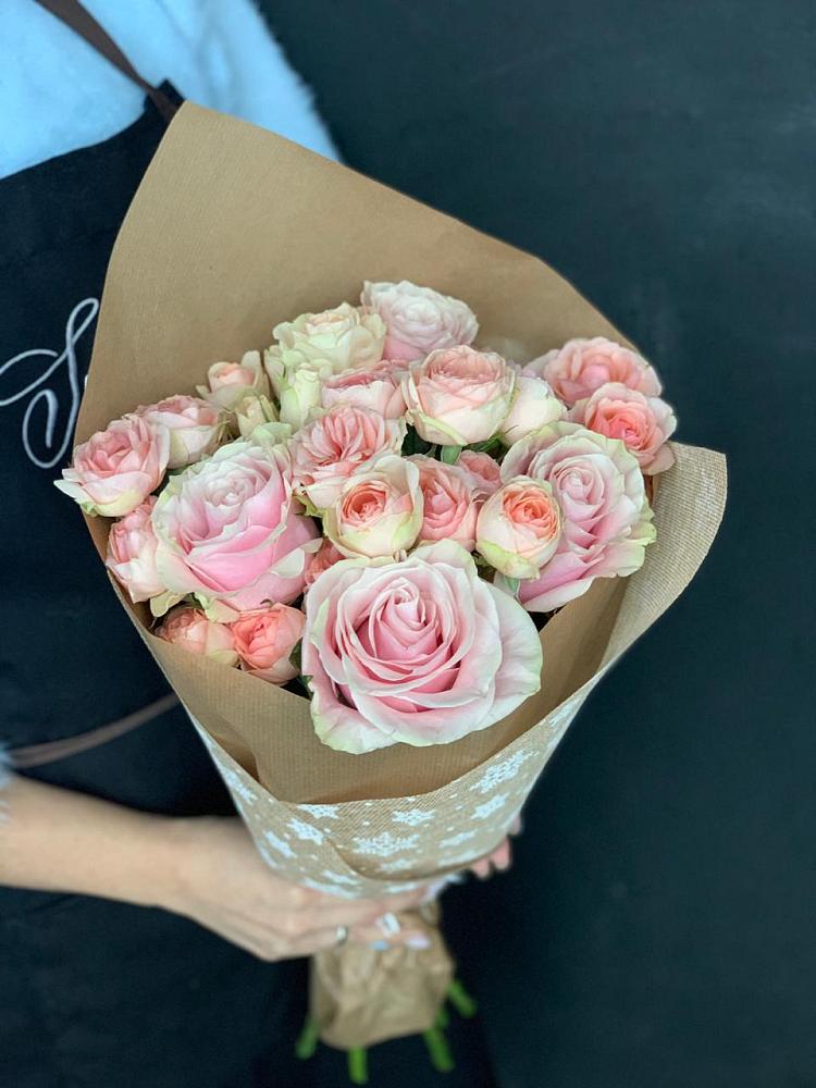 Букет цветов из: Хризантемы и Розы в Жучки