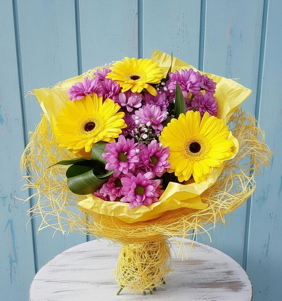 Букет цветов из: Хризантемы и Герберы в Жучки