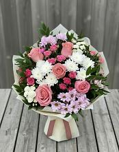 Букет цветов из:  Альстромерии, Гвоздики, Розы и Хризантемы в Жучки