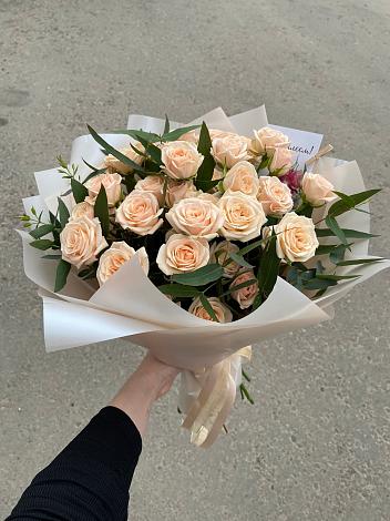 Букет Кремовые розы Латте в Жучки