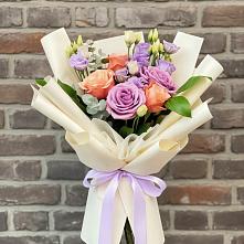 Букет цветов из:  Лизиантусы и Розы #REPLACE_PRED# Жучки