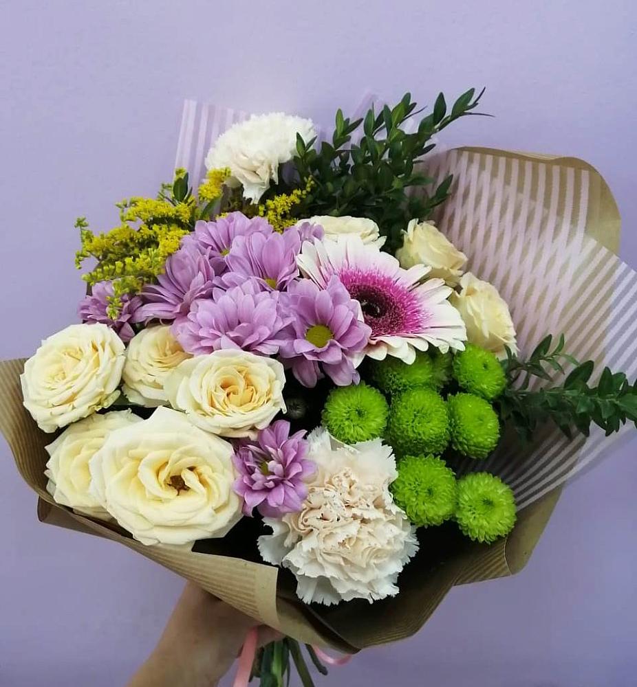 Букет цветов из: Хризантемы, Розы, Гвоздики и Герберы в Жучки