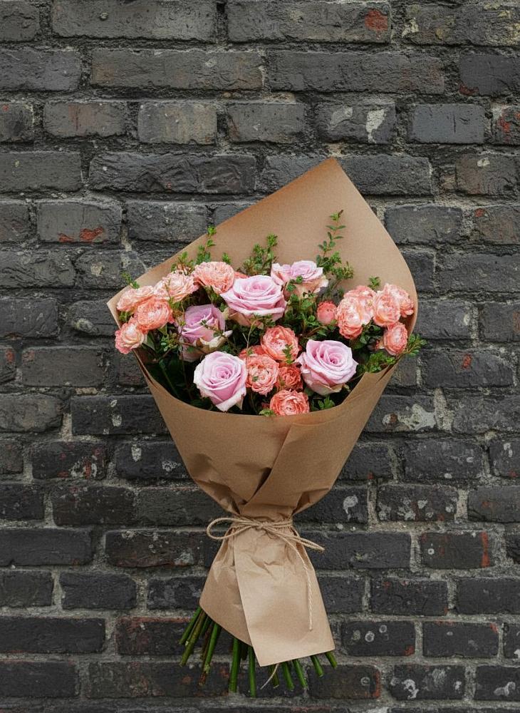 Букет цветов из: Розы в Жучки