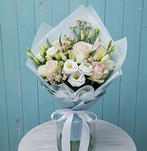 Букет цветов из:  Розы и Лизиантусы в Жучки