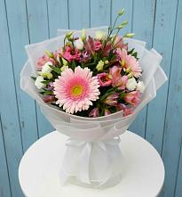 Букет цветов из:  Герберы, Альстромерии и Лизиантусы в Жучки