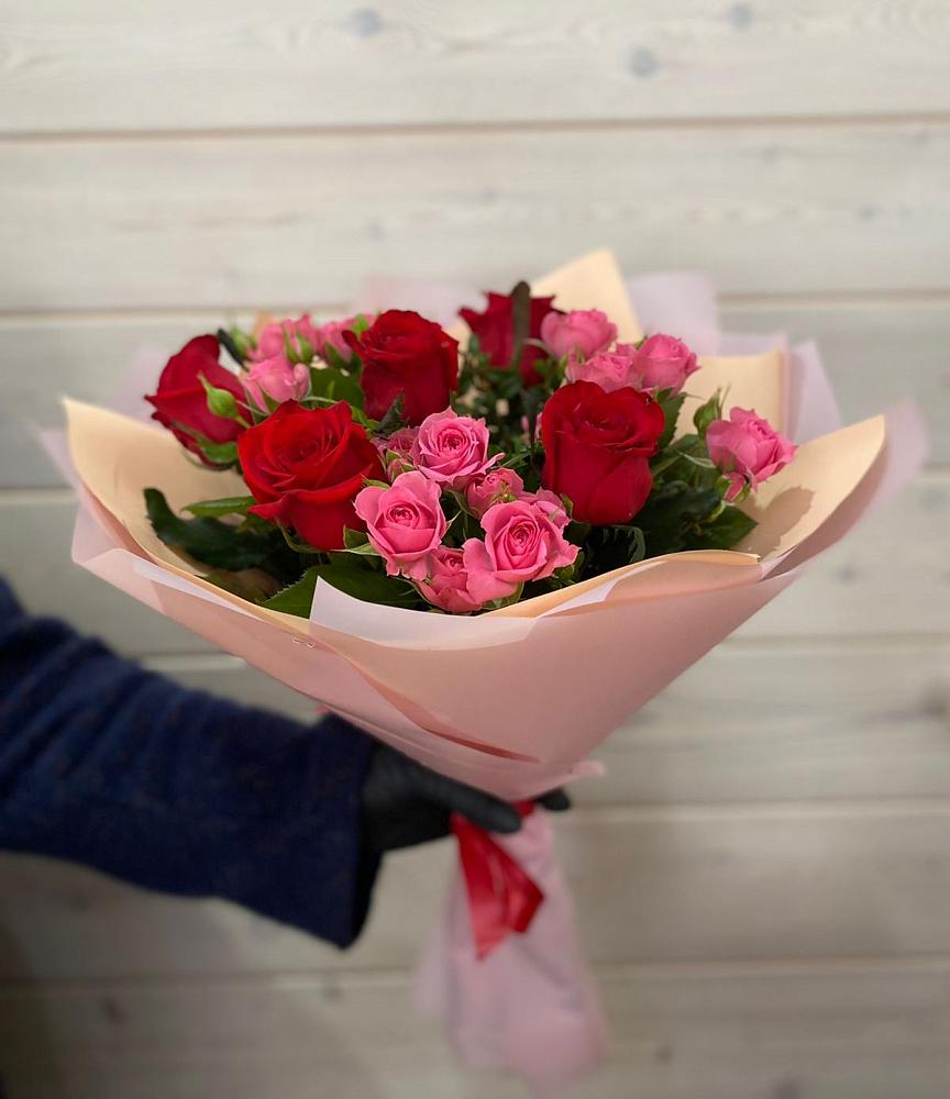 Букет цветов из: Розы в Жучки