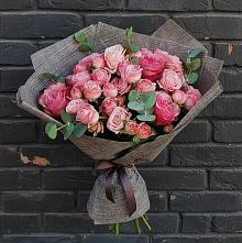 Букет цветов из:  Розы в Жучки