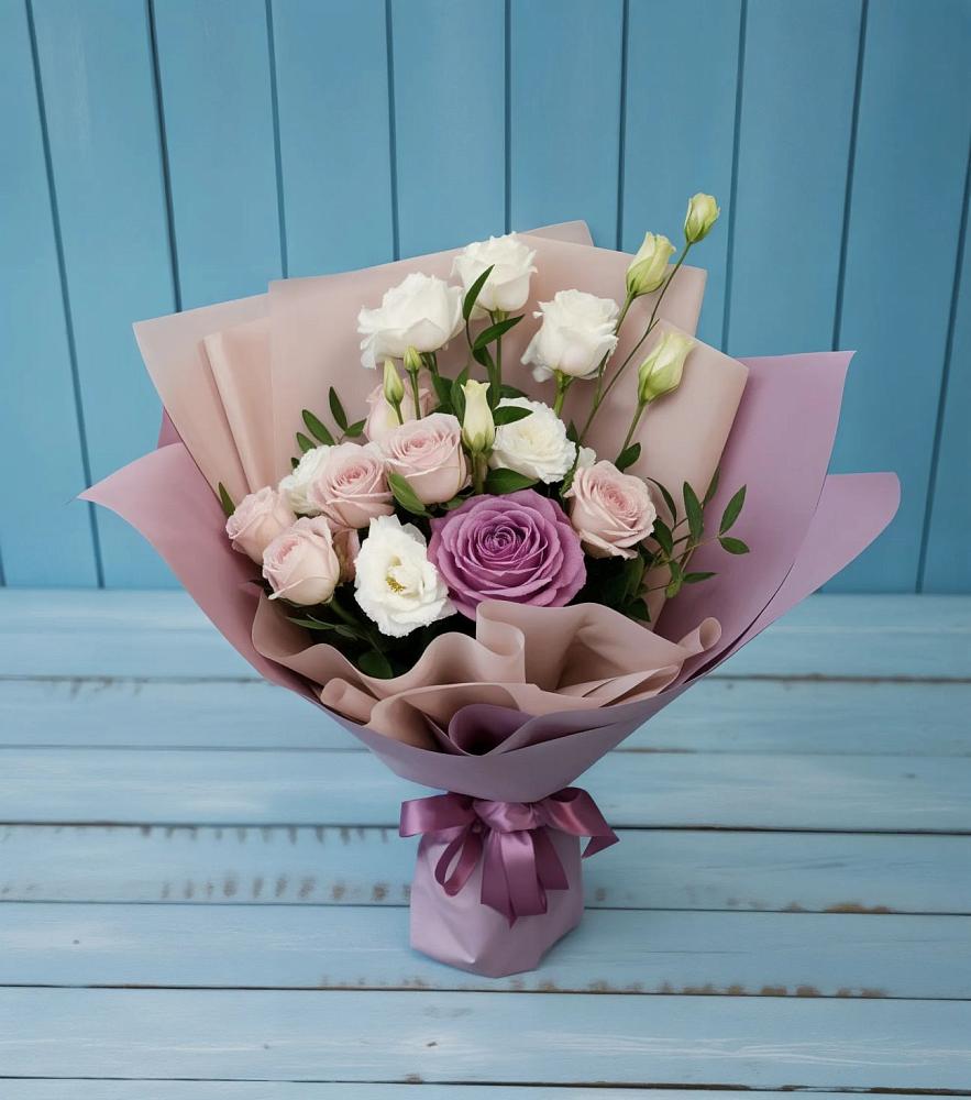 Букет цветов из: Розы и Лизиантусы в Жучки